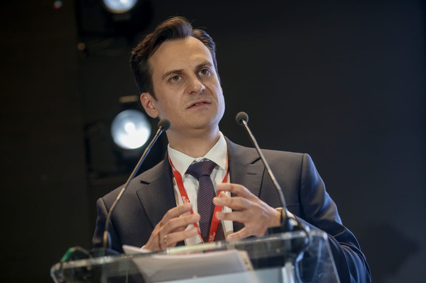 Bartosz Miszkiewicz podczas wystąpienia konferencyjnego